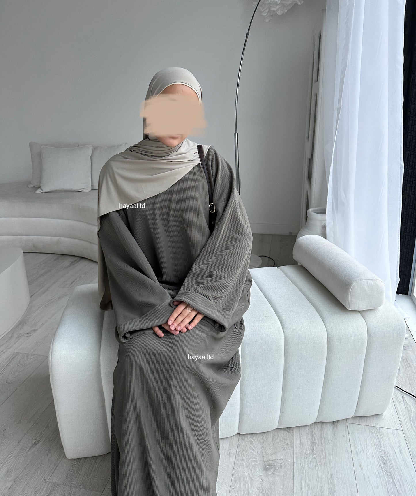 'CLOSED RIBBED ABAYA'