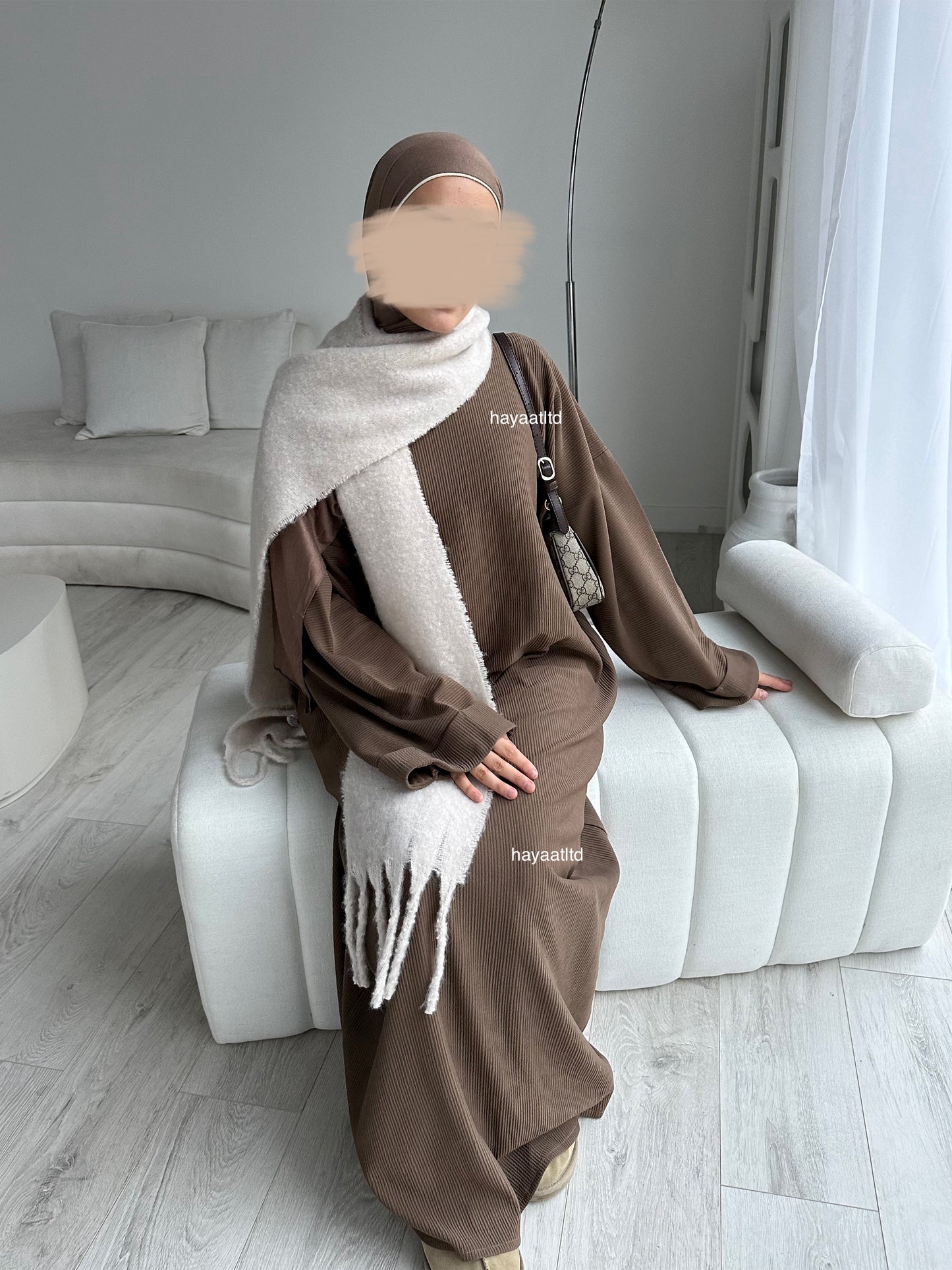 'CLOSED RIBBED ABAYA'