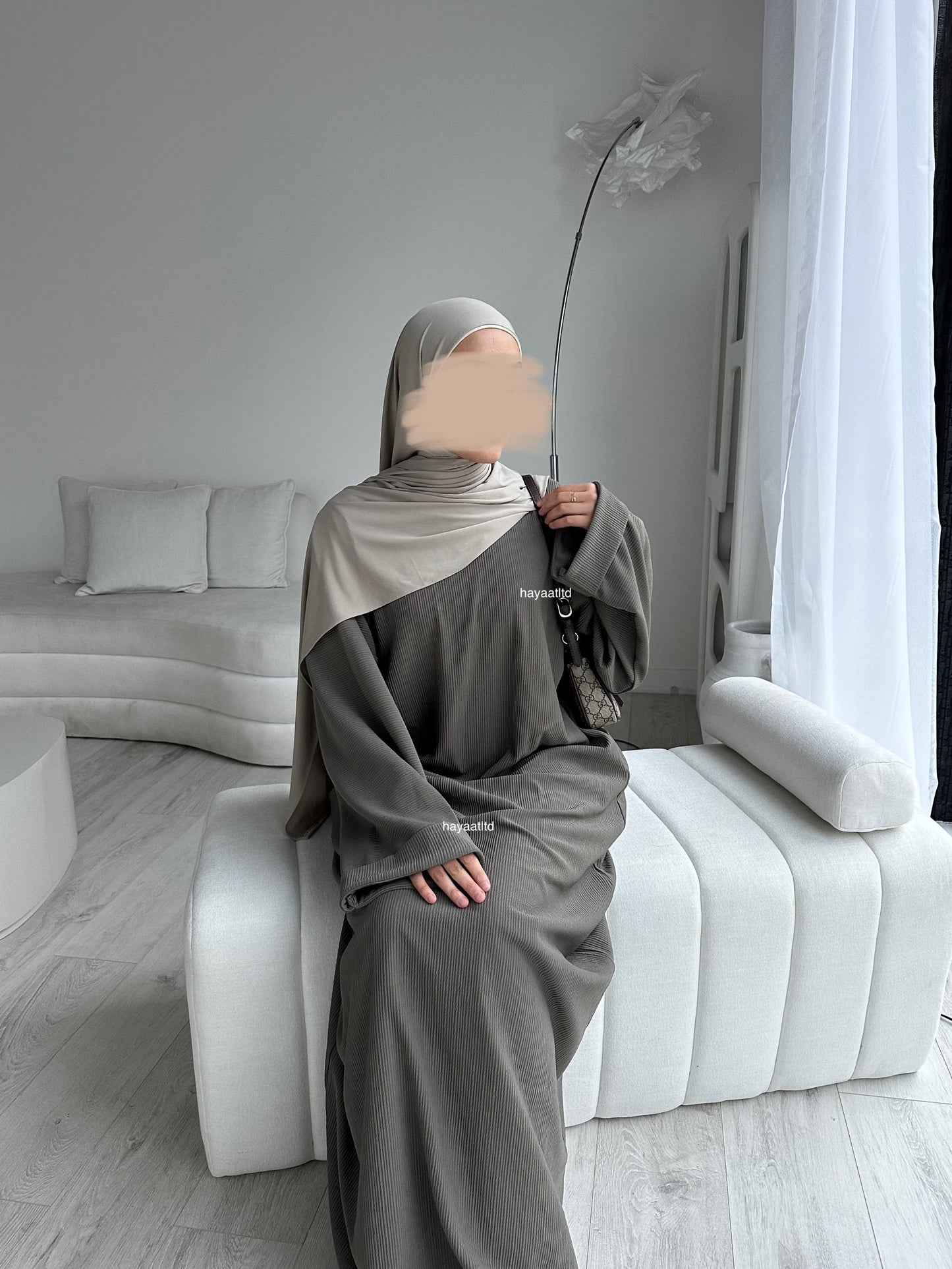 'CLOSED RIBBED ABAYA'