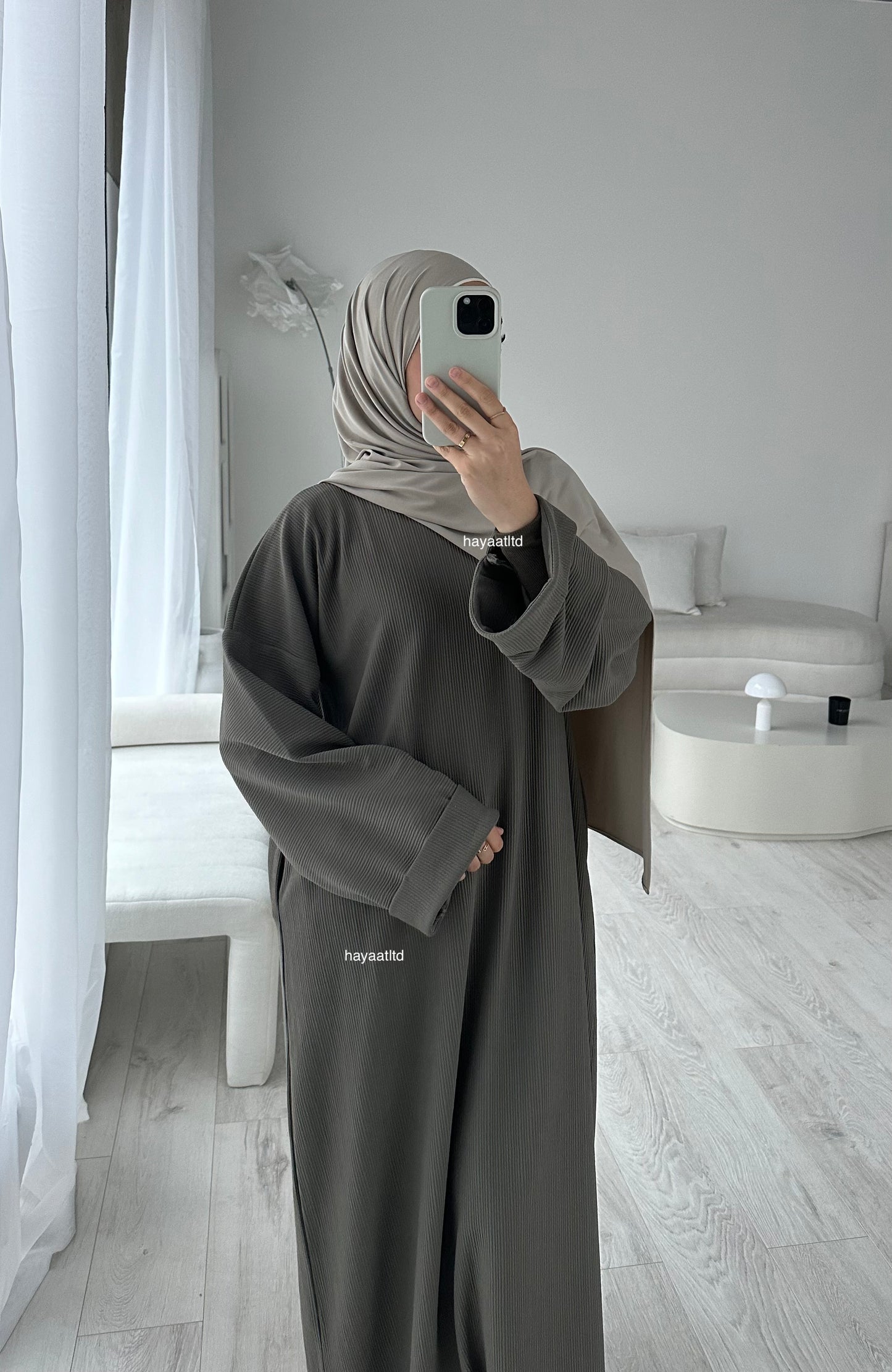 'CLOSED RIBBED ABAYA'