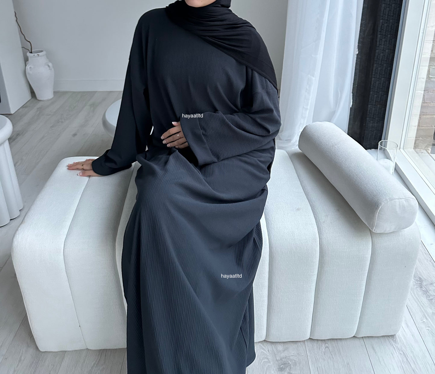 'CLOSED RIBBED ABAYA'