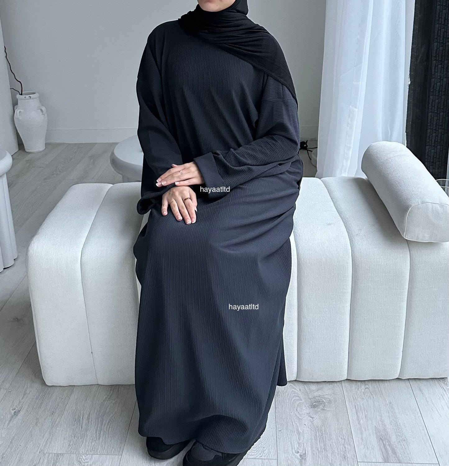 'CLOSED RIBBED ABAYA'