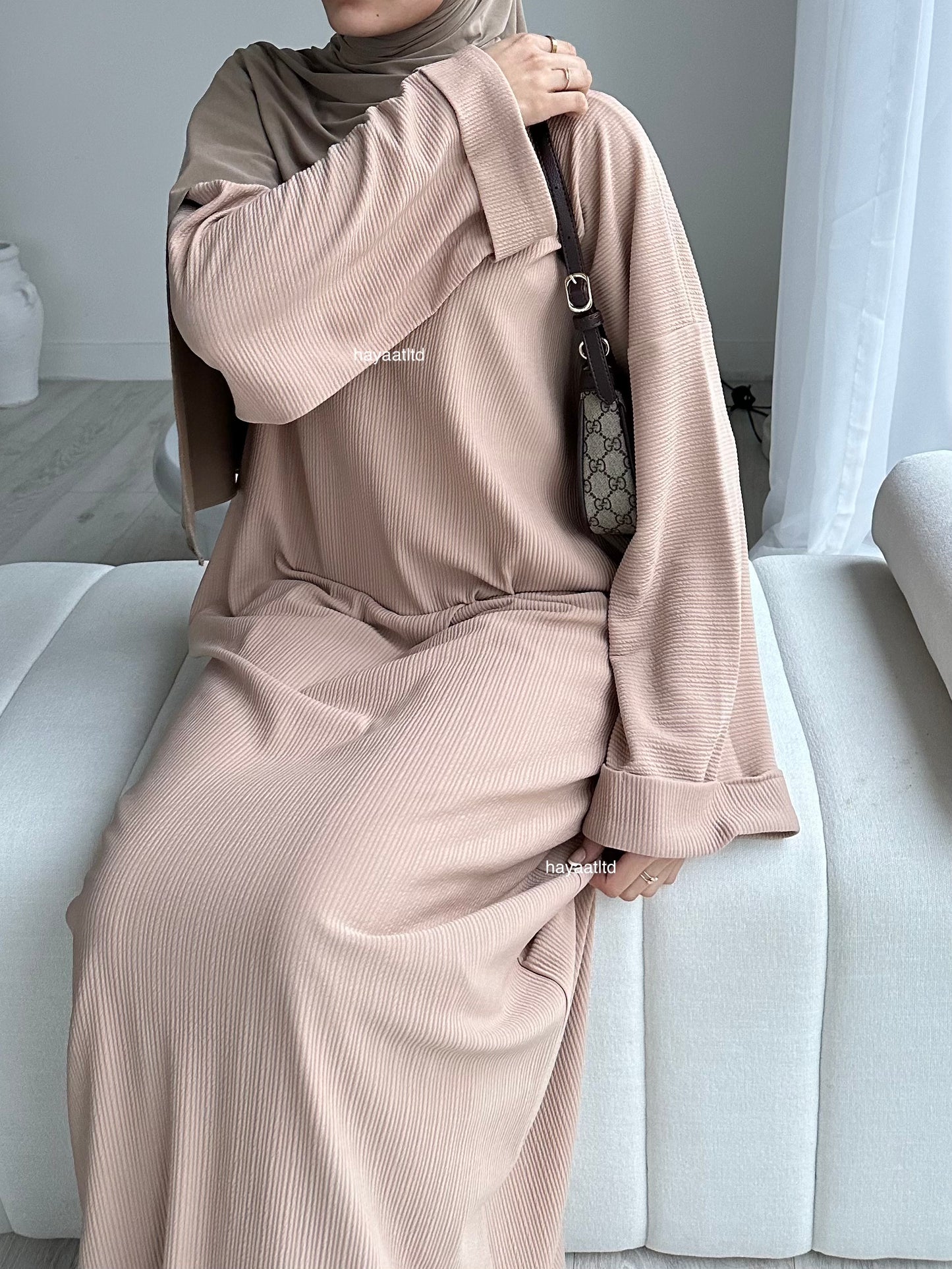 'CLOSED RIBBED ABAYA'