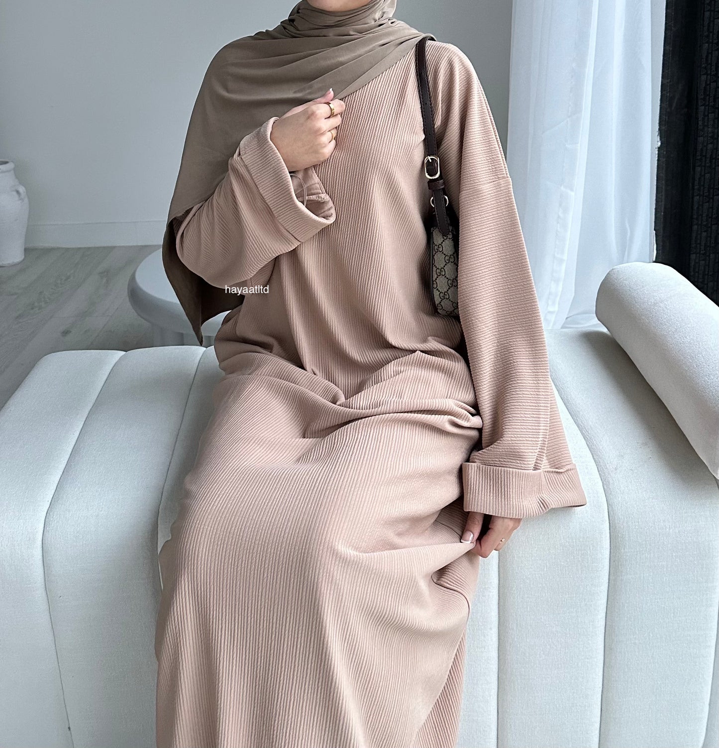 'CLOSED RIBBED ABAYA'